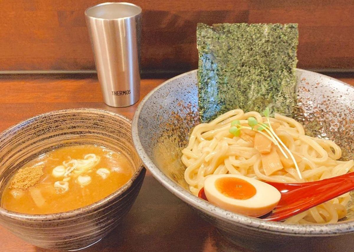 徳島ラーメン 三八 角切りチャーシュー入り さんぱ 行列店 送料無料 すだち 2食入り 繁盛店 クール便 有名店 濃厚豚骨魚介つけ麺 魚粉付